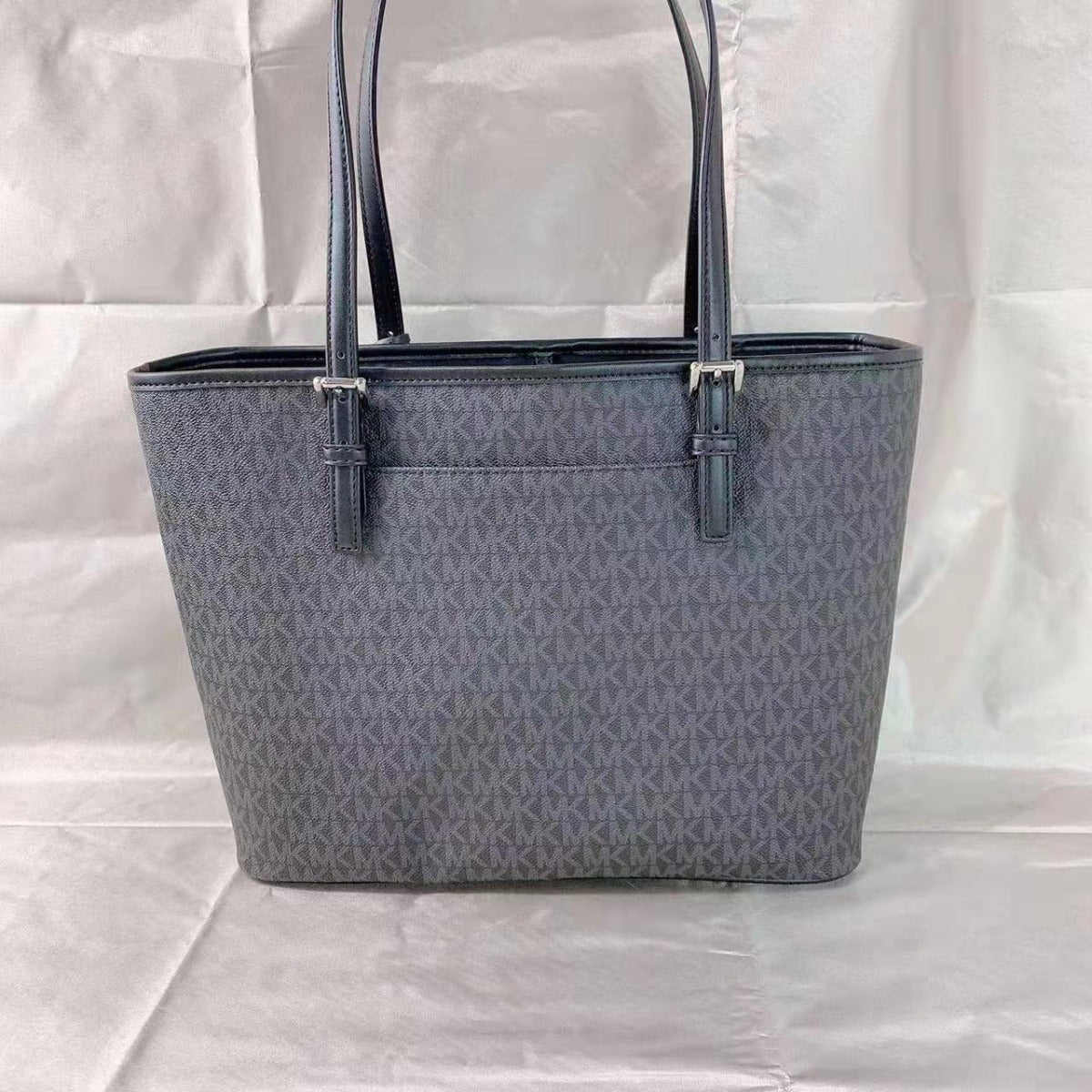 Michael Kors 35S2STVT2V Jet Set Travel Medium Carryall Tote In BLACK MULTI Michael Kors 35S2STVT2V Jet Set Travel Medium Carryall Tote In BLACK MULTI